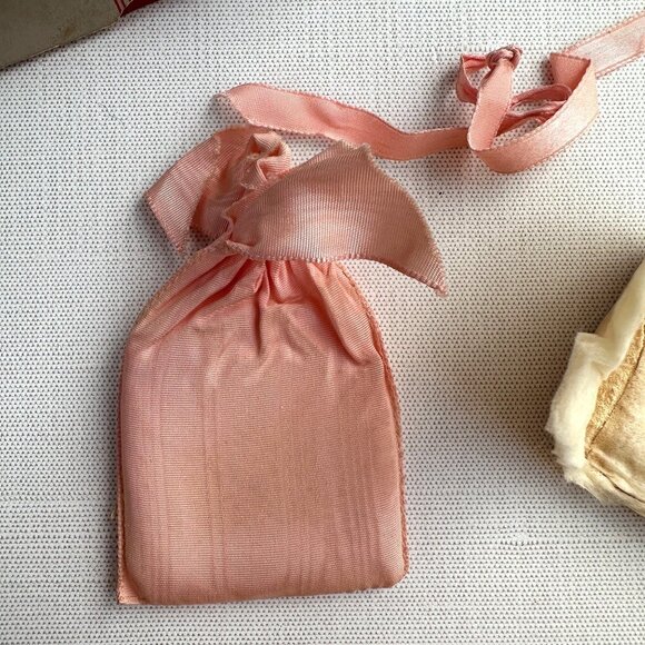 Elgin American Gold Tone Vanity Compact - Picture 9 of 16